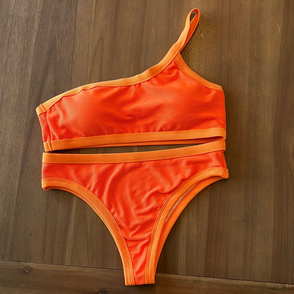 Romwe juniors bathing suit. Size Large 2 piece. Orange, never worn. Cheeky.